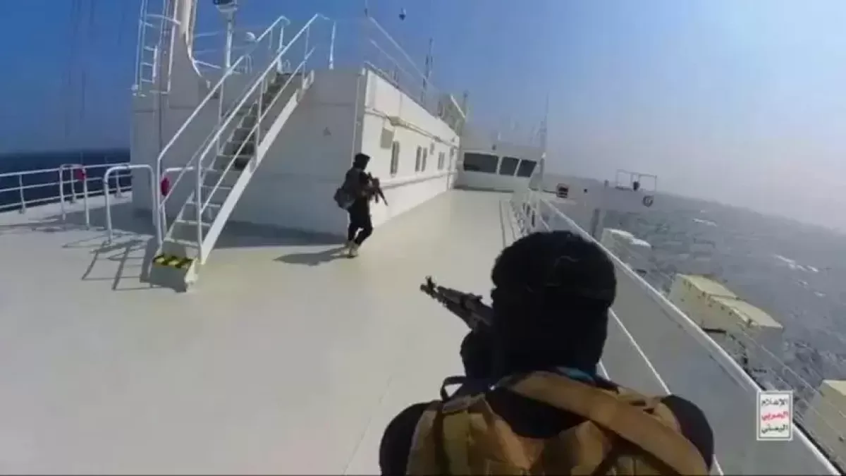 البيت الأبيض: إذا لم يتوقف الحوثيون عن مهاجمة السفن سنواصل استهدافهم
