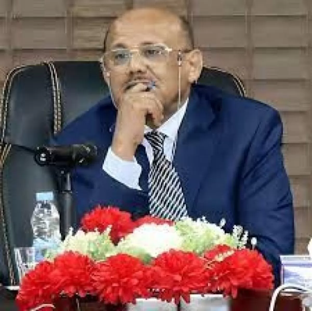مصدر: فشل كافة المحاولات في ثني قرار محافظ البنك المركزي بنقل البنوك إلى عدن