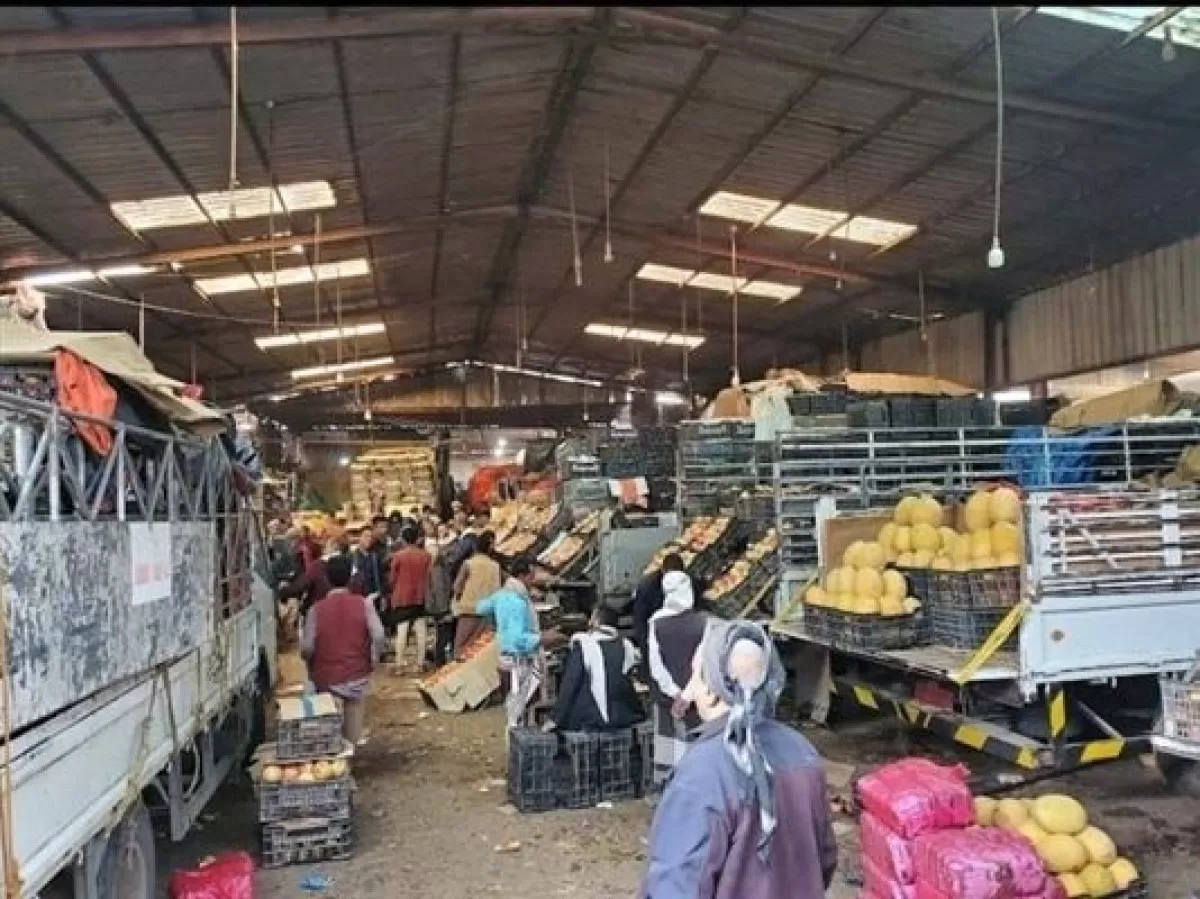 إب : الحوثيون يجبرون تجار الجملة على نقل بضائعهم إلى سوق جديد تابع لقيادي في الجماعة