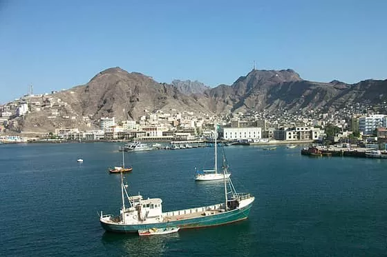 مسلحون يختطفون مستشار مدير مكتب تربية عدن من أمام منزله