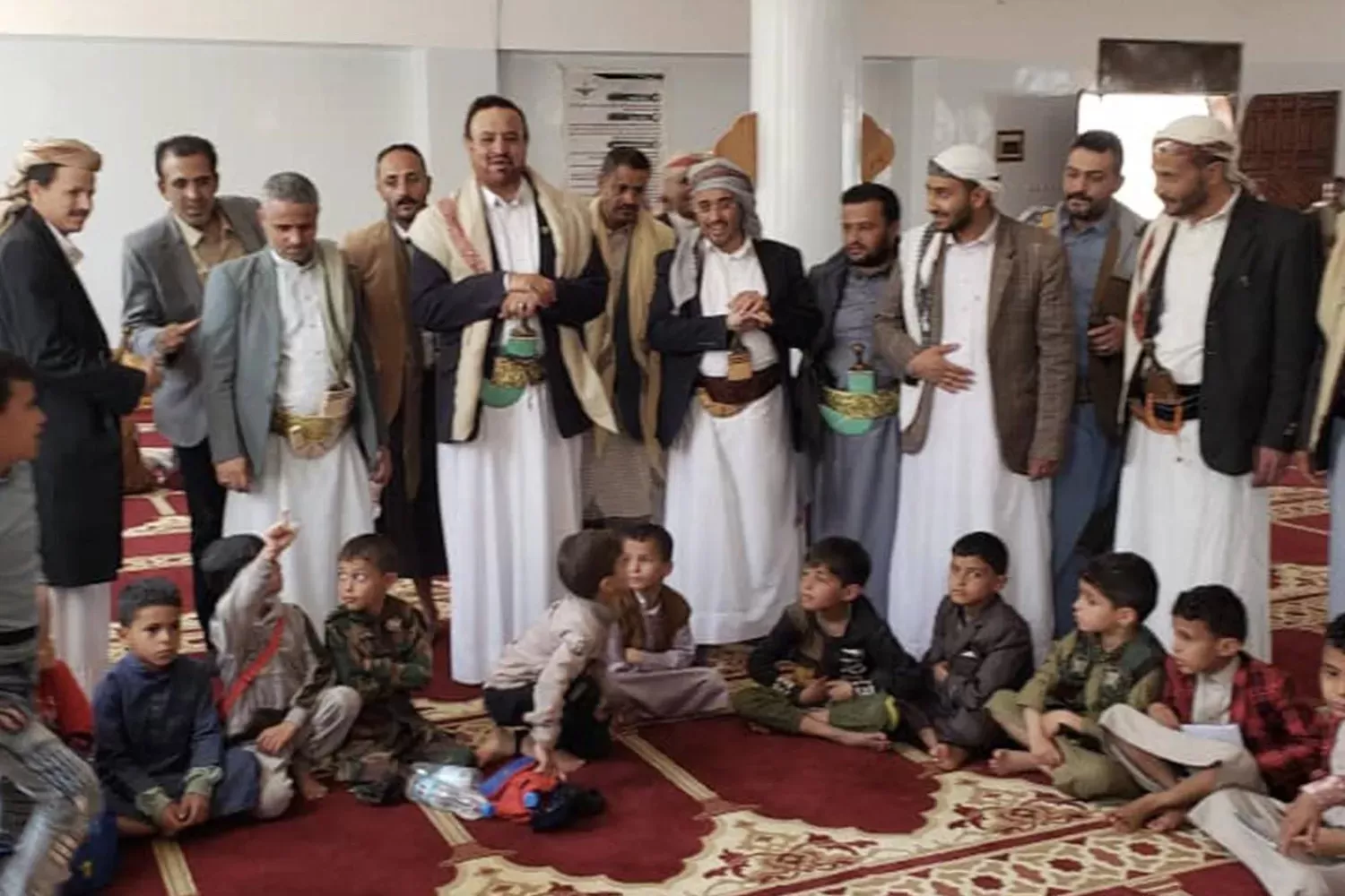 مواطنون يغلقون مراكز حوثية لتجنيد الأطفال في صنعاء