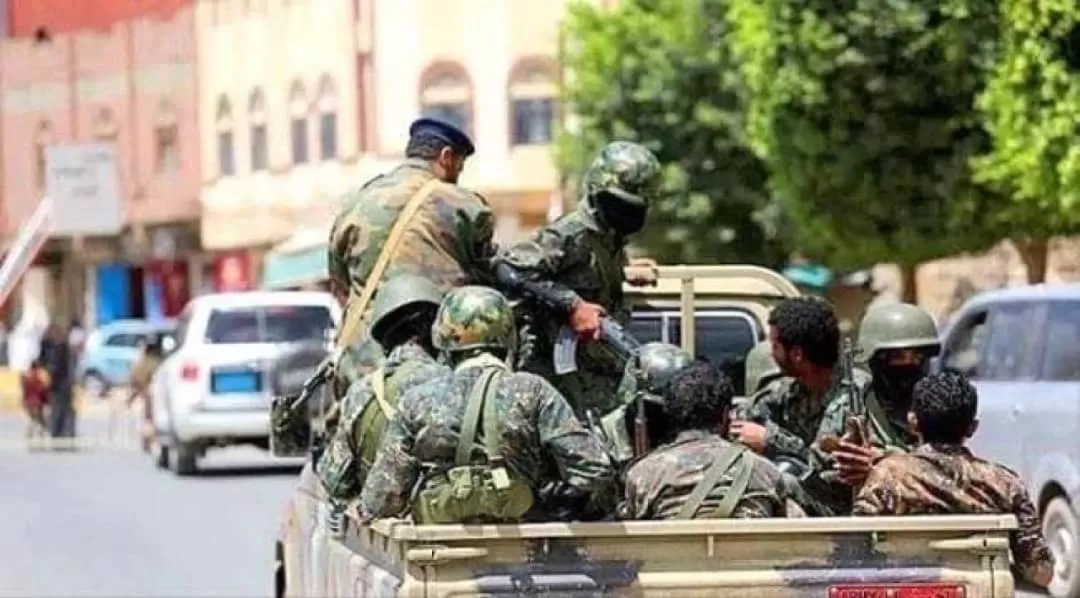 الحوثيون يستقطعون أجور موظفي القطاع الخاص بالحديدة لتمويل أنشطة الجماعة