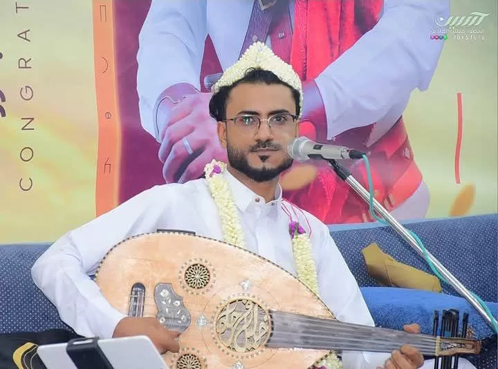 الحوثيون يفرجون عن الفنان خليل فرحان بعد اعتقاله بسبب أدائه لأغانٍ وطنية