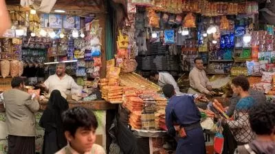 الحوثيون يحظرون استيراد سلع أساسية بذريعة دعم الإنتاج المحلي