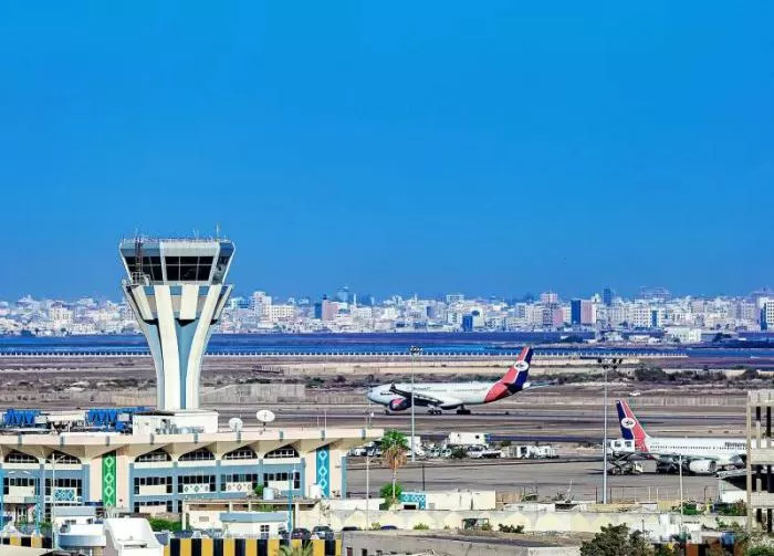 تغييرات إدارية في مطار عدن عقب حادث تشغيل تسبب في تضرر طائرة