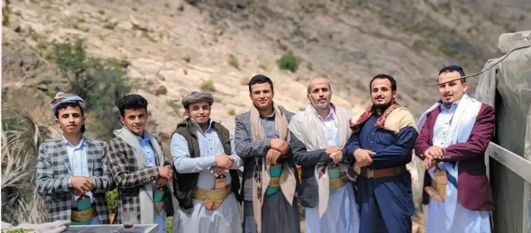 الحوثيون يواصلون إخفاء 12 فردا من عائلة الشيخ صالح حنتوس بينهم أطفال