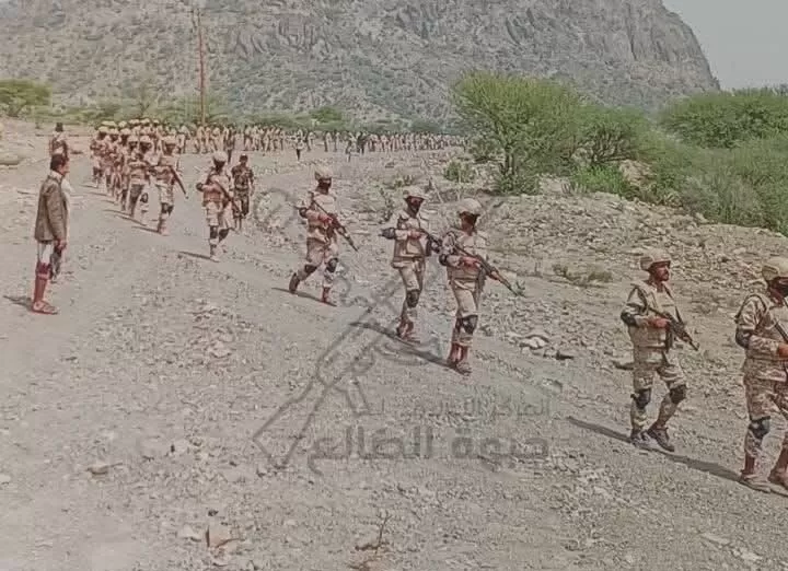 الحوثيون يدفعون بتعزيزات كبيرة نحو جبهة حجر في الضالع