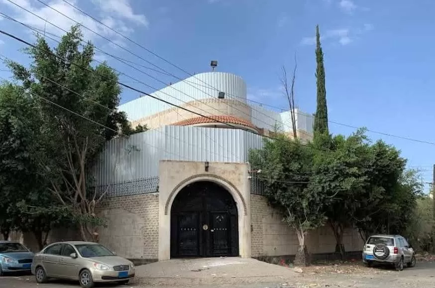 الحوثيون يقتحمون مقر منظمة دولية بصنعاء ويحتجزون موظفين ويصادرون أجهزة