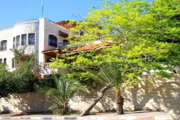 صراع بين قيادات حوثية للاستيلاء على قصر "عرفات" بصنعاء