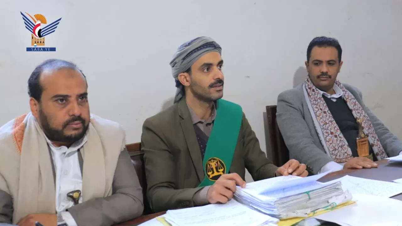 الحوثيون يبدأون محاكمة 12 مختطفا بتهم التخابر مع جهات خارجية