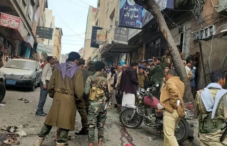 مقتل وإصابة عشرة أشخاص بانفجار عبوة ناسفة استهدفت مقر الإصلاح وسط تعز (تفاصيل)