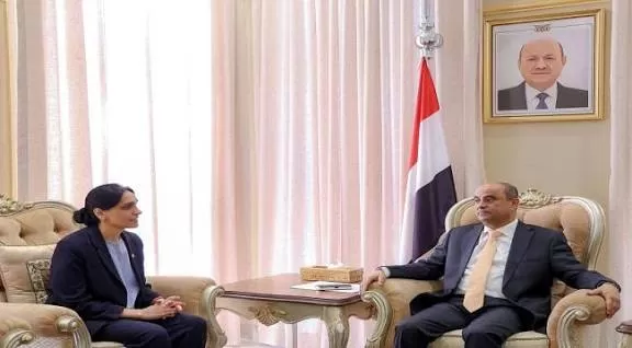 السفيرة البريطانية تؤكد دعم وحدة اليمن وسيادته خلال لقاء رئيس الحكومة