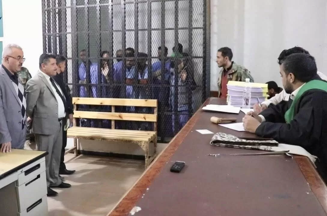 الحوثيون يبدأون محاكمة 13 موظفا يمنيا في منظمات أممية ودولية بتهم "التخابر"