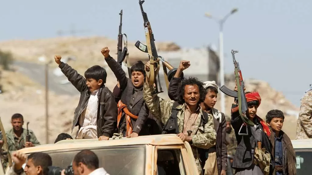 مسلحون حوثيون يسطون بالقوة على أرضية تاجر في إب