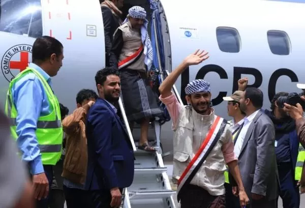 الحكومة تعلن عن مشاورات جديدة لتبادل الأسرى