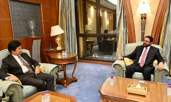 "الرئاسي" يطالب إيران بوقف دعم الحوثيين وتهيئة الأجواء للسلام في اليمن