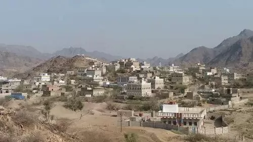 جماعة الحوثي تستهدف بالقصف المدفعي قرى مديرية مقبنة غربي تعز
