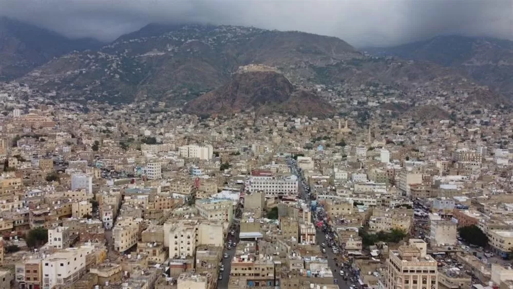 تعز: إصابة فتاة برصاص قناص حوثي في حي "بريد الروضة"